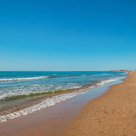 2 Bedroom Stunning In Сasa de vacaciones Isla Cristina
